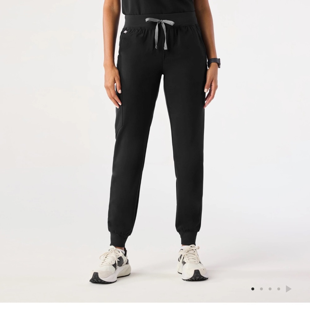 Women’s Figs Medium Zamora Black Jogger Pants